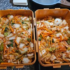 A picture of 김치 (Kimchi - no shellfish, low-salt).