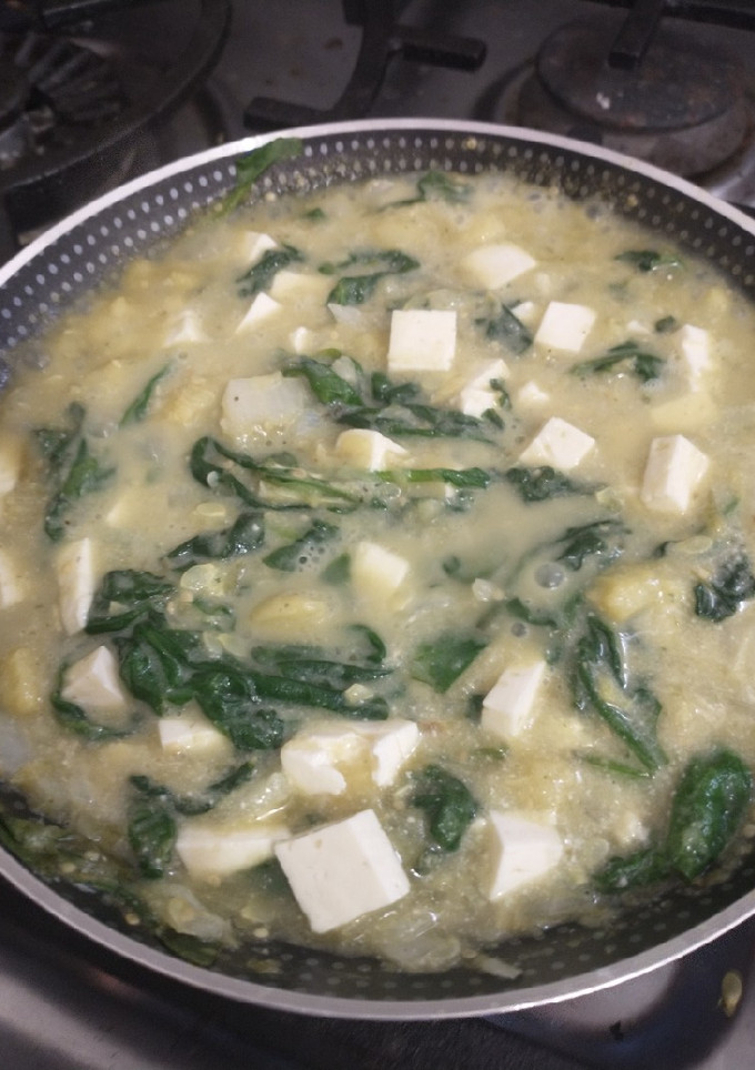 Una foto de Calabazas con espinacas y queso en salsa verde