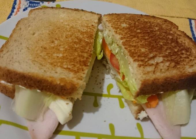 Delicioso sándwich de jamón con queso Receta de Mariana Ortiz- Cookpad