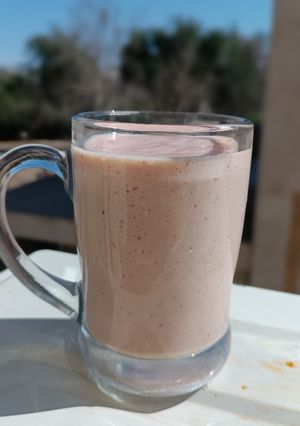عکسی از دستور اسموتی شیر موز انبه توت فرنگی