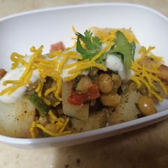 A picture of Potato fritters chaat.