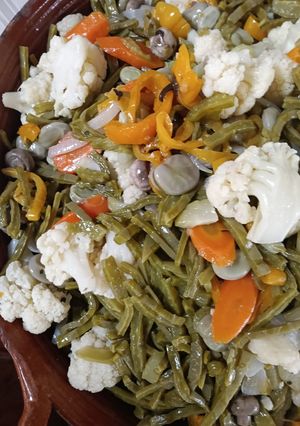 Una foto de Nopales o chiles con nopales en escabeche