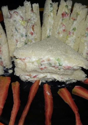 वेज मेयोनेज़ सैंडविच (Veg Mayonnaise Sandwich recipe in Hindi) रेसिपी मुख्य फोटो