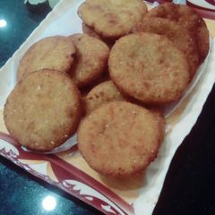 A picture of Meethi tikkiya.
