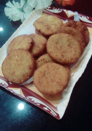 A picture of Meethi tikkiya.