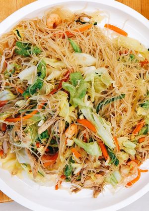 A picture of Spicy and Sour Vermicelli Salad (Bún trộn chua cay).