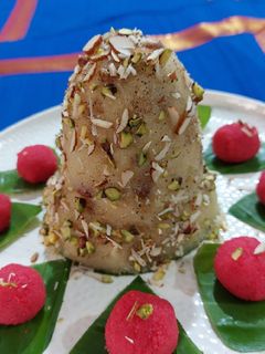 સોજી નો શીરો - સોજી રોઝ બોલ રેસીપી મુખ્ય ફોટો