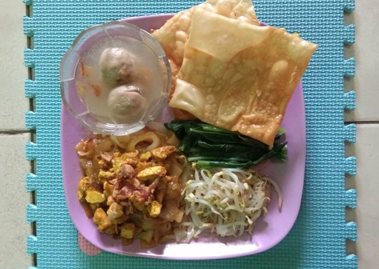 Resep masakan Kwetiau pangsit kuah bakso | Langkah Membuat Kwetiau pangsit kuah bakso Yang Mudah Dan Praktis