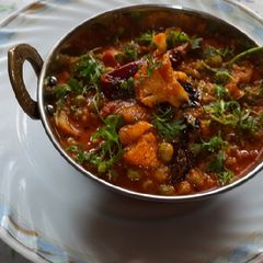 A picture of Cauliflower n green peas kolhapuri masala gravy.