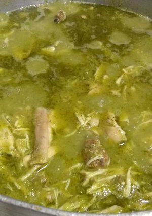 Una foto de Pollo deshebrado en salsa de cilantro