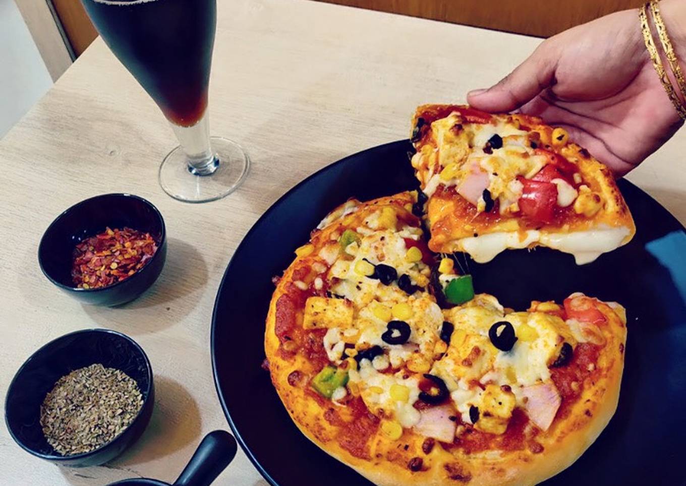 Cheese burst pizza