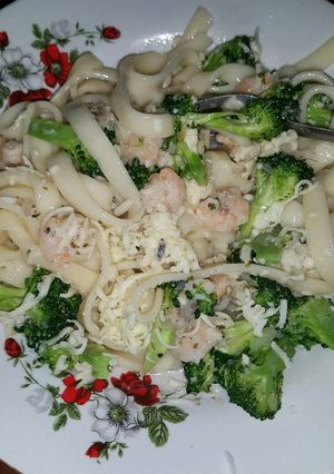 Foto resep Fettuccine with shrimp and broccoli