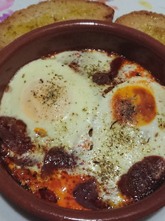 Una foto de Huevos al plato