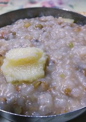 પોષણક્ષમ ખીચડી (Khichdi Recipe In Gujarati) રેસીપી મુખ્ય ફોટો