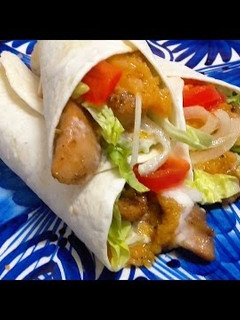 Una foto de Shawarma de pollo estilo hindú (durum kebab)