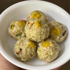 A picture of Makhana Ladoo.