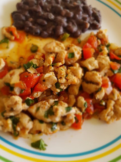 Una foto de Bistecs de puerco a la mexicana fácil y rápida