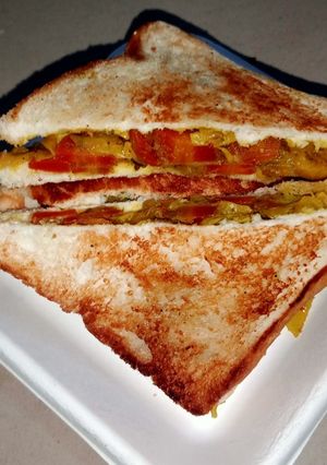 आलू गाजर के सैंडविच (Aloo gajar ke sandwich recipe in Hindi) रेसिपी मुख्य फोटो