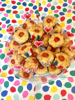 Una foto de Muffins salados - con queso, bacon y tomatitos cherry🧀🥓🍅