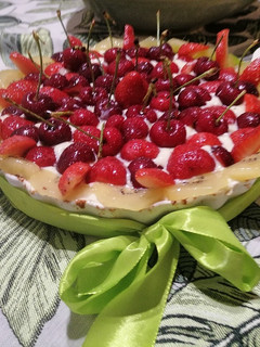 Foto di Crostata con frutta fresca e crema al profumo di limone