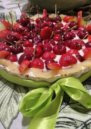 Foto di Crostata con frutta fresca e crema al profumo di limone