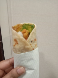 आलू वेज फ्रैंकी और रोटी रैप (aloo veg frankie aur roti wrap recipe in Hindi) रेसिपी मुख्य फोटो