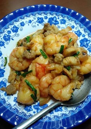 Hình của món Tôm rim thịt.