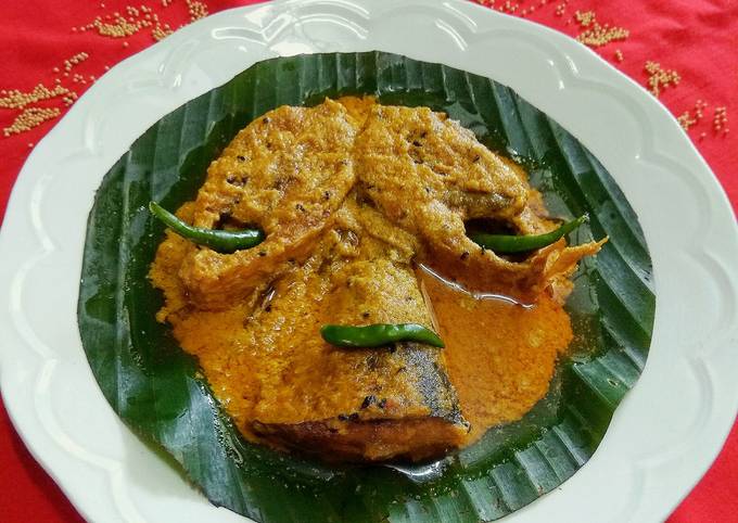 Hilsha Fish in Mustard Curry/ Sorse illish