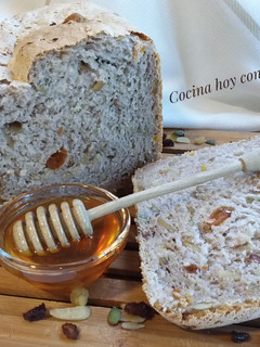 Una foto de Pan con frutos secos elaborado con la panificadora