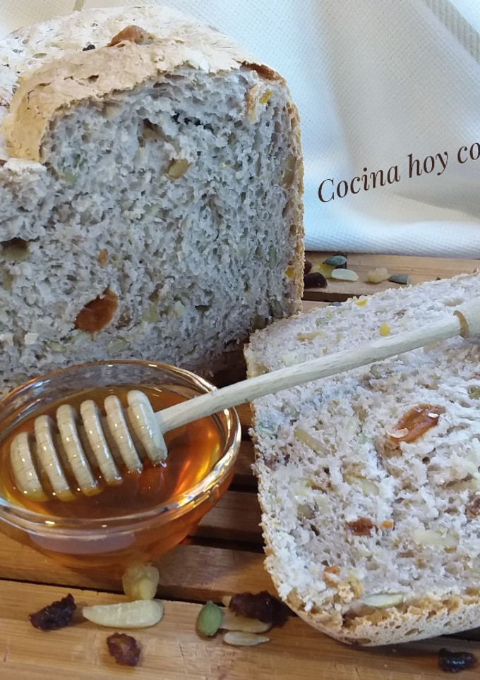 Una foto de Pan con frutos secos elaborado con la  panificadora