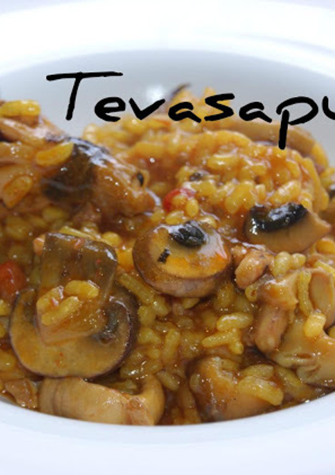 Una foto de Arroz meloso de setas y calamares