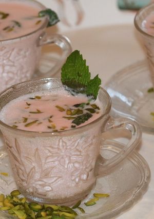 صورة لوصفة شراب الورد الساخن الرهيب