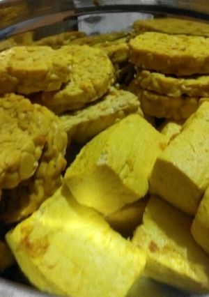 Foto resep Tahu tempe goreng bumbu kuning simple