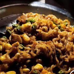A picture of Noodles.