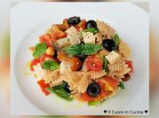 Una foto di pasta con valeriana