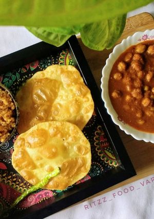 A picture of Chole without chole masala powder.