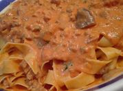 Una foto di pasta funghi pappardelle