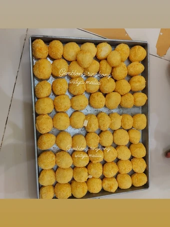 Langkah Mudah untuk Membikin Resep Bola-bola singkong a.k.a gemblong singkong enak yang Enak Banget Anti Ribet, Menggugah Selera