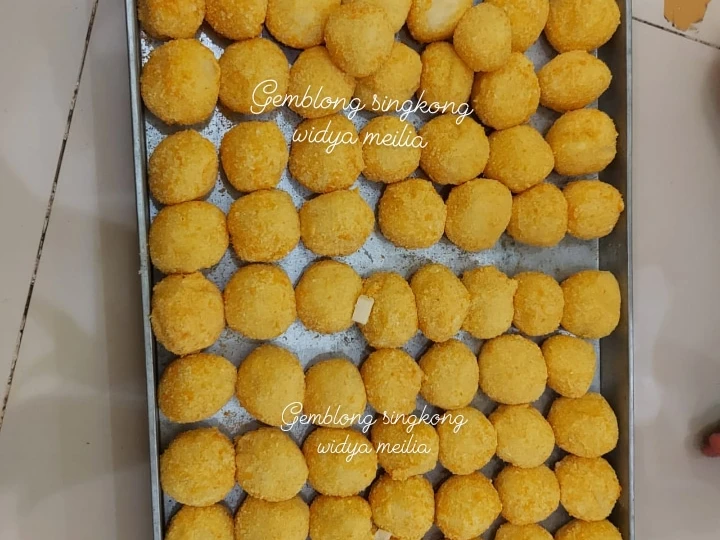 Langkah Mudah untuk Membikin Resep Bola-bola singkong a.k.a gemblong singkong enak yang Enak Banget Anti Ribet, Menggugah Selera