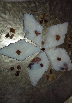 A picture of Semolina barfi.