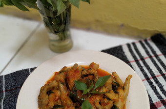 Cara Gampang Menyiapkan Ceker Ayam Masak Woku Belanga yang Enak