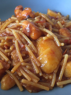 Una foto de Fideos con pulpo