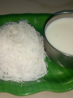 இடியாப்பம் பசும்பால் செய்முறை முக்கிய புகைப்படம்