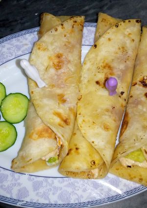 A picture of Chicken egg paratha roll.