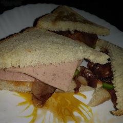 A picture of Toast withcaramelized onions,pizoila sauce and brawn.#kidsrecipe.