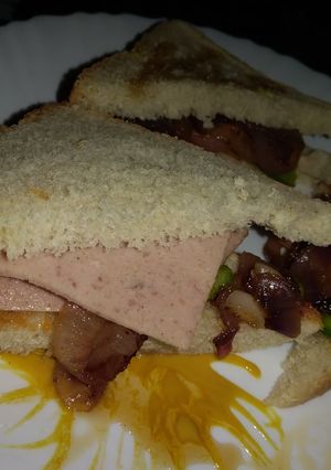 A picture of Toast withcaramelized onions,pizoila sauce and brawn.#kidsrecipe.