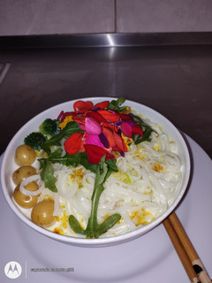 Una foto de Fideos  en salsa Blanca (noodles)