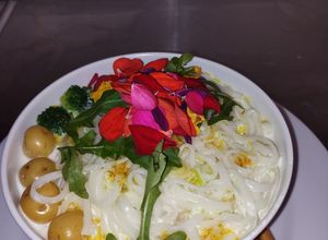 Una foto de Fideos  en salsa Blanca (noodles)
