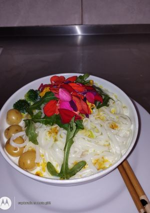 Una foto de Fideos  en salsa Blanca (noodles)
