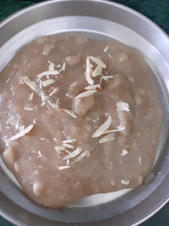 सिघाडे के आटे का हलवा (sigher ke atte ka halwa recipe in Hindi) रेसिपी मुख्य फोटो